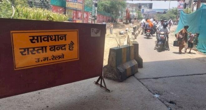 रेलवे पुल निर्माण से यात्री परेशान
