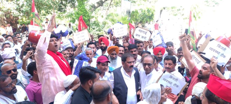 जनसमस्याओं को लेकर सपा का प्रदर्शन, राज्यपाल के नाम सौंपा ज्ञापन