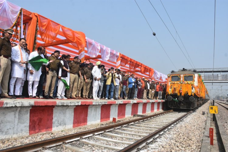 टनकपुर-नांदेड एक्सप्रेस समेत तीन रेल सेवाओं के विस्तार का शुभारंभ