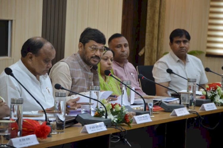 रेलवे बोर्ड में सांसद नीरज मौर्य ने उठाईं 31 बड़ी मांगें