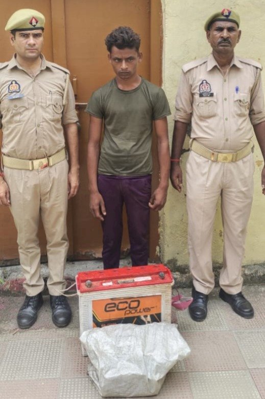 आयुर्वेदिक चिकित्सालय में हुई चोरी का खुलासा, इन्वर्टर-बैटरी सहित आरोपी गिरफ्तार