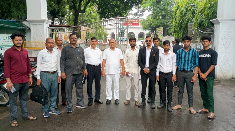 प्रेम शंकर दिवाकर पर कथित जानलेवा हमले के आरोपियों की गिरफ्तारी की मांग, कांग्रेस ने डीएम को सौंपा ज्ञापन