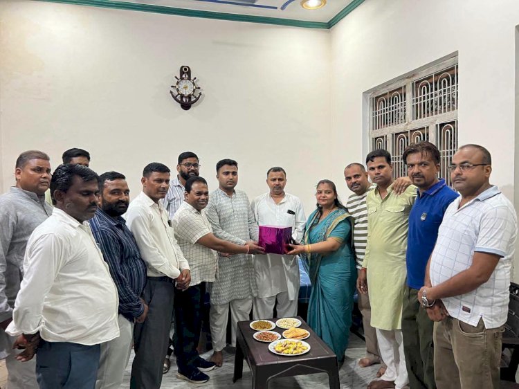 ब्लॉक प्रमुख प्रतिनिधि डॉ. आशुतोष गंगवार ने सेंथल के नीट सफल छात्रों का किया सम्मान