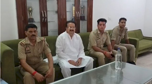 जौहर यूनिवर्सिटी जाने से पहले बसपा नेता नसीम अहमद को पुलिस ने नजरबंद किया