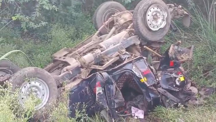 मथुरा में गश्त कर रही पुलिस जीप को ट्रक ने मारी टक्कर, तीन जवान घायल
