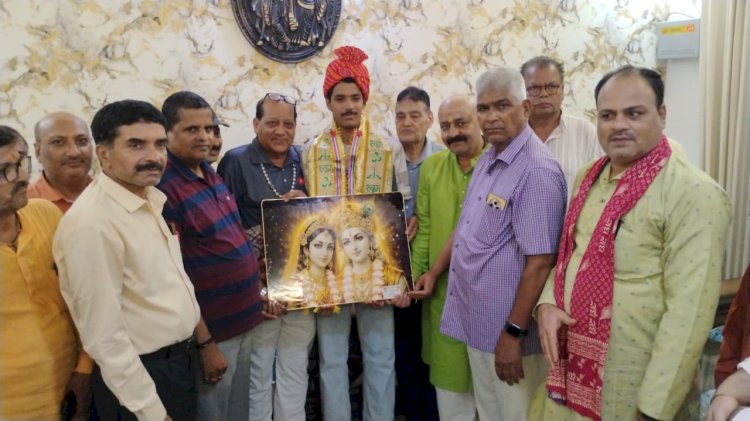 अंतरराष्ट्रीय कार्फेबाल खिलाड़ी पारस मिश्रा का हुआ सम्मान