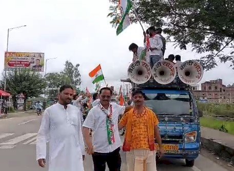तिरंगा यात्रा में उमड़ा जनसैलाब, गूंजे देशभक्ति के नारे