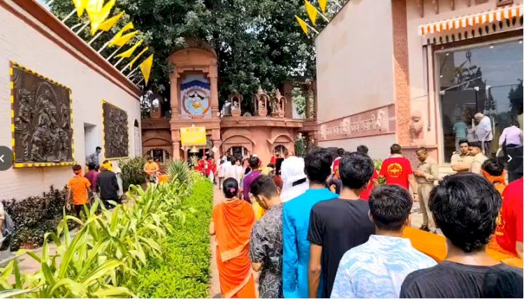 सावन के अंतिम सोमवार पर शिवमय हुई नाथ नगरी, उमड़ा आस्था का सैलाब