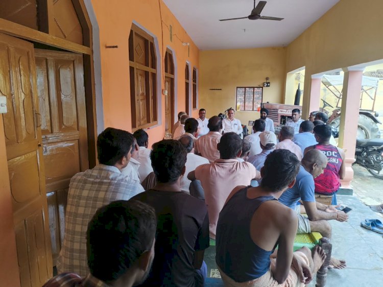 मीरगंज के देवासास में किसान गोष्ठी, शरदकालीन गन्ना बुवाई और ट्रेंच विधि पर जोर