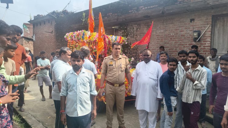 आयोजन : देवरनियां में बारिश के बीच धूमधाम से निकली शोभायात्रा