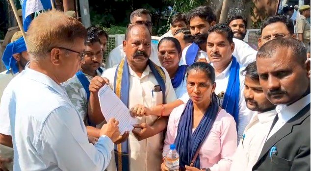 चंद्रशेखर आजाद के काफिले पर हमले के विरोध में सौंपा ज्ञापन