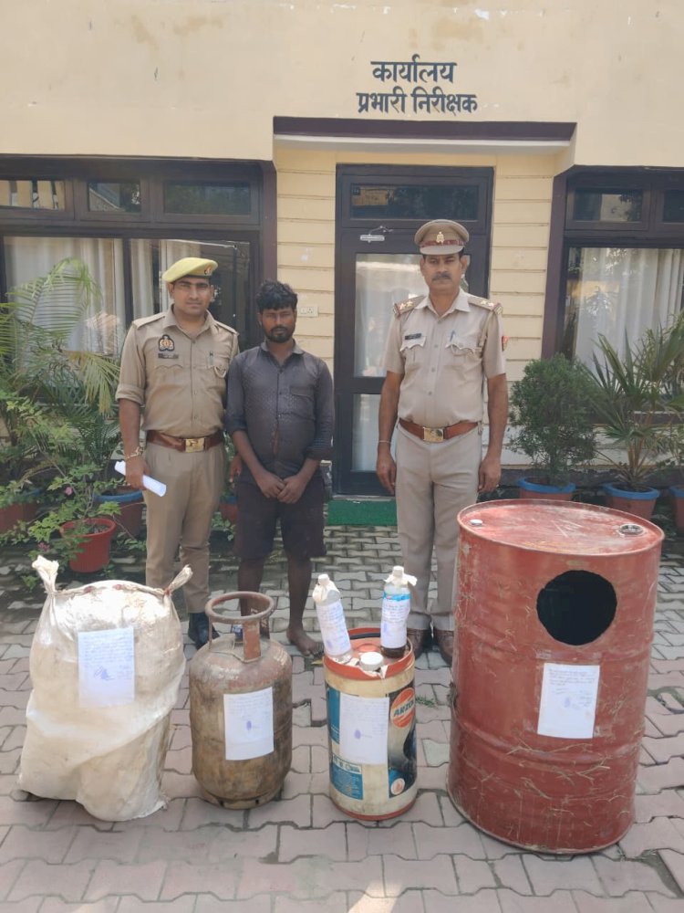 ईख के खेत की आड़ में चल रही थी कच्ची शराब की भट्ठी